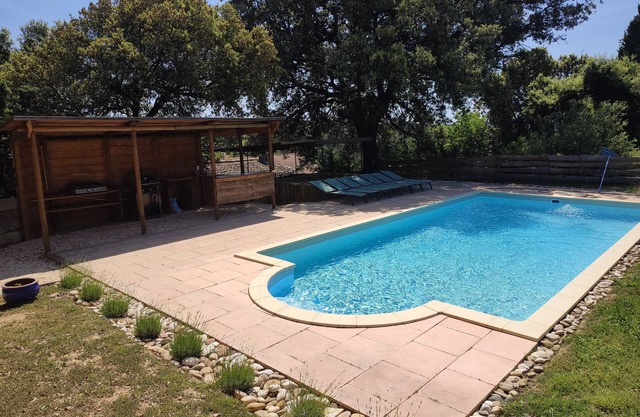 tipo completo, piscina privada, entre Aviñón y Uzes, auténtica Provenza Mas