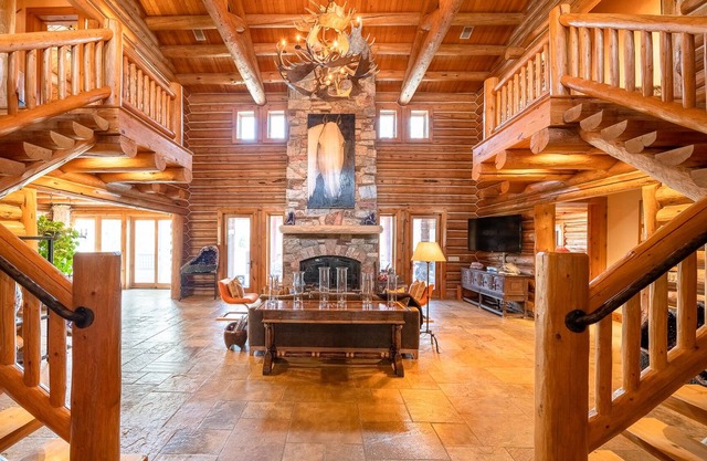 Full Throttle Carbondale Ranch - Log Home