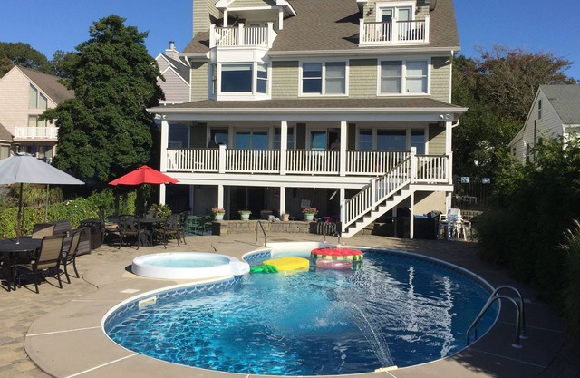 FIN DE LA OFERTA DE VERANO en Open Waterfront Home w / pool