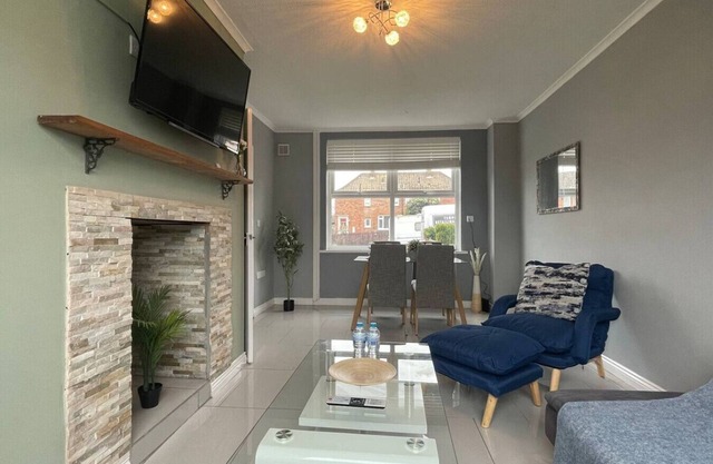 Fully Serviced Three Bed House in Durham