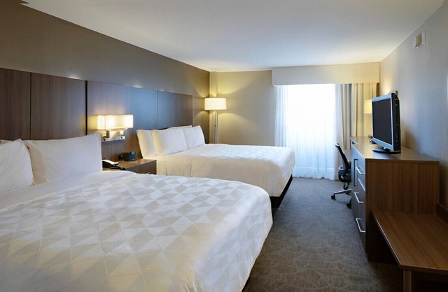 Fun-Filled Getaway for Family near Attractions