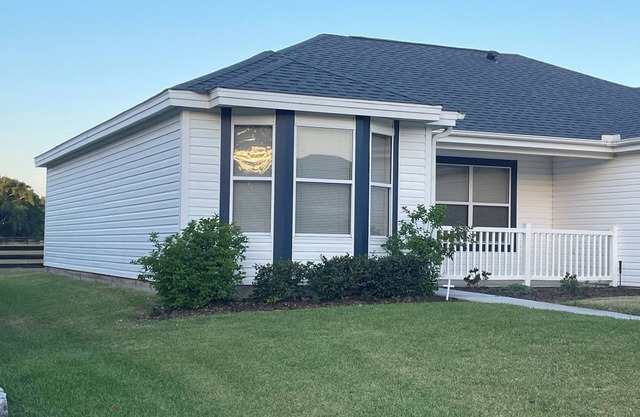 Fun & Peace in The Villages! Best location backs up to peaceful pasture!