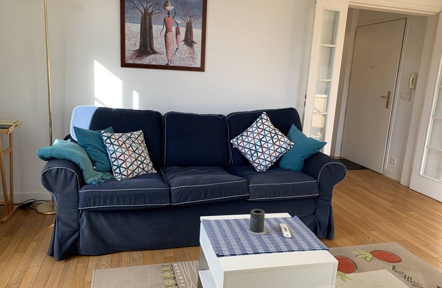 Furnished, 2 rooms, terrace, near Versailles, ideal for executive on assignment