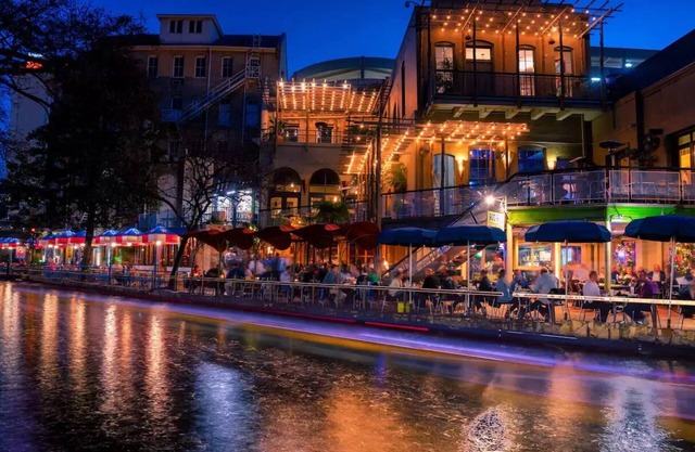 Furnished Home with Entertainers Backyard, Kids Climbing Dome-Free Gated Parking