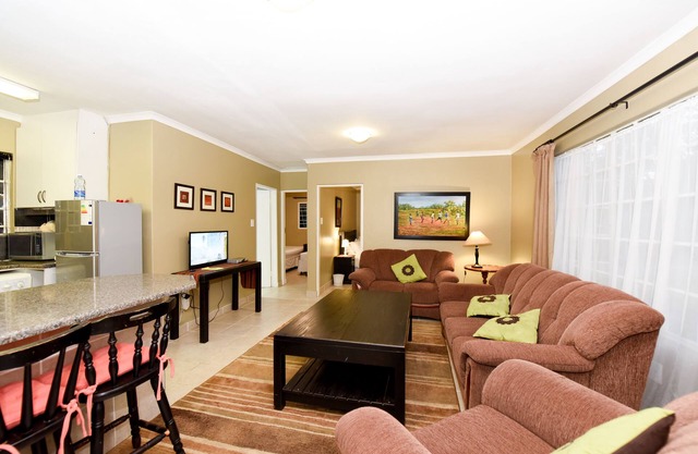 Amueblado y con servicio, cabañas con jardín privado