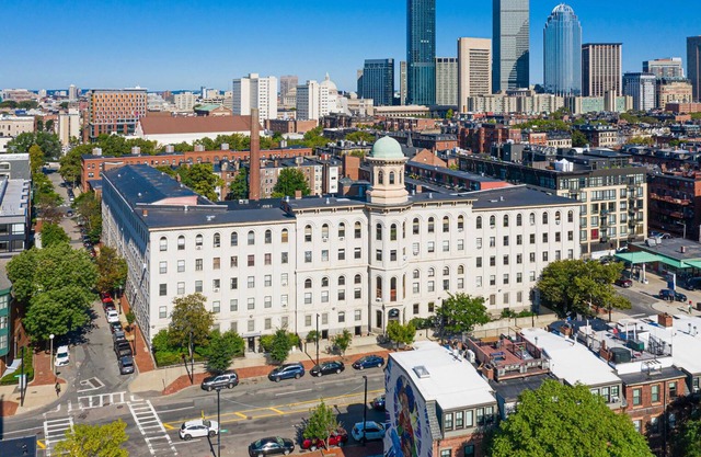 Furnished South End Studio w/ Gym, W/D & Pool