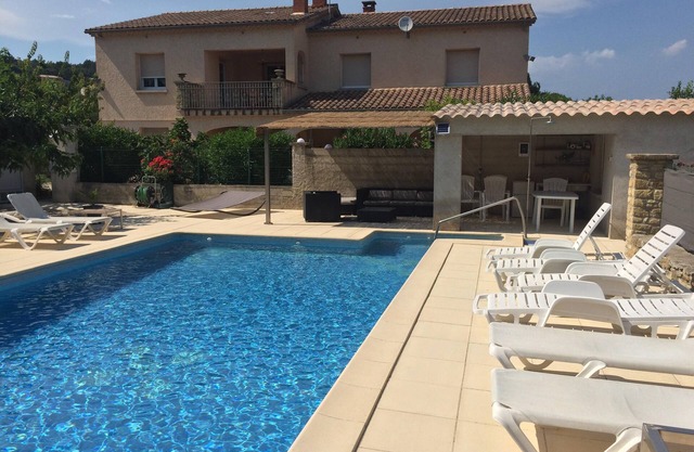 Furnished Tourist 3 * in Villa pool near Avignon