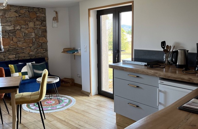 Gîte 3 Places Avec Jacuzzi et Piscine