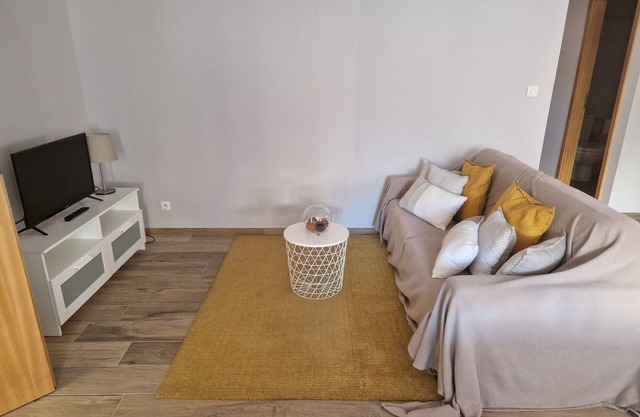 Apartamento-Económico-Baño privado-Vista a la Calle