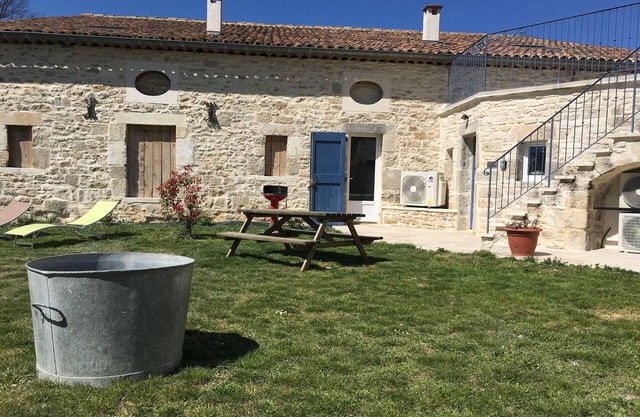 Gîte Léonie " Entre Cèze et Ardèche " 30430 BARJAC