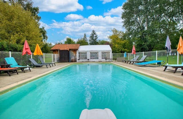 Casa de vacaciones 'Le Martin Pêcheur' con piscina compartida, terraza privada y jardín compartido