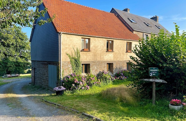Gîte in the Normandy countryside overlooking the valley