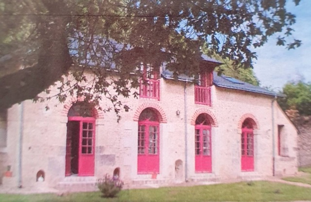 Gîte Ecuries du Château de Jallanges for 18 people & private swimming pool (12x2.5m)