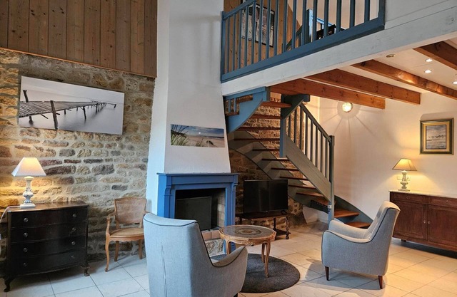 Casa de carácter entre playas y campo con piscina.