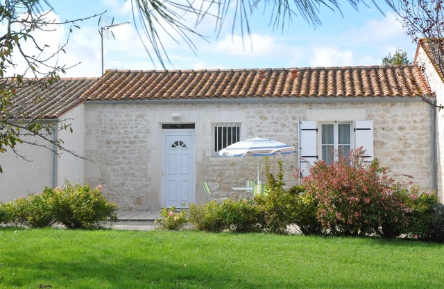 Casa con piscina cubierta climatizada todo el año a 15 km del mar