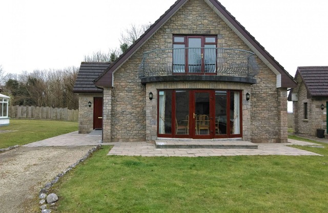 Galway Bay (TR4)Lodge by Interhome