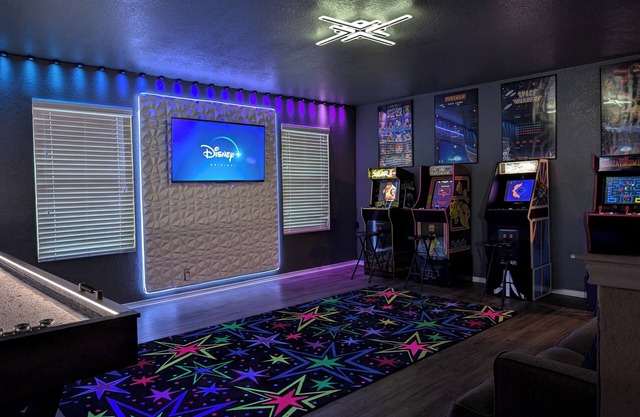 Game Night Inn- King Beds- Hot tub- 8 miles to SeaWorld/ Lackland AFB