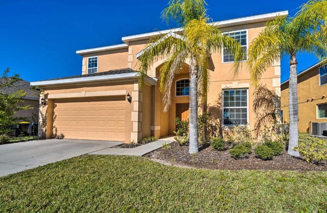 Game Room and Private Pool Spacious Davenport Home!