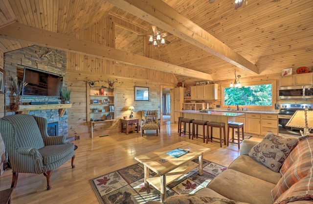 Deck & Mtn Views: Blue Ridge Cabin Near Hiking