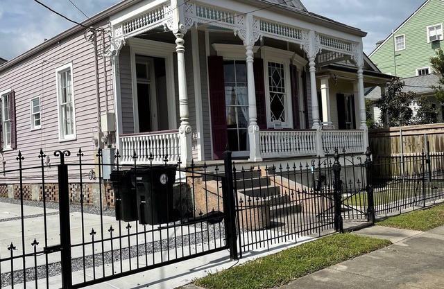 Garden District Victorian off historic St. Charles Ave.