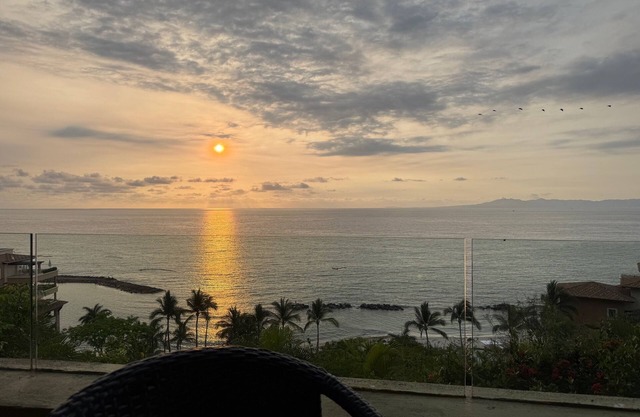 Garza Blanca, 2 Bdr Hotel Suite in Puerto Vallarta with kitchen, hot tub, WiFi