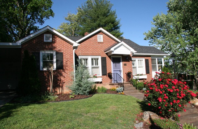 CASA DE GASLIGHT - Downtown Hendersonville