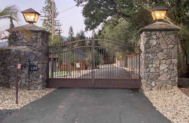 Gated Estate-Master Bedroom w/Full Bath with Private Spa