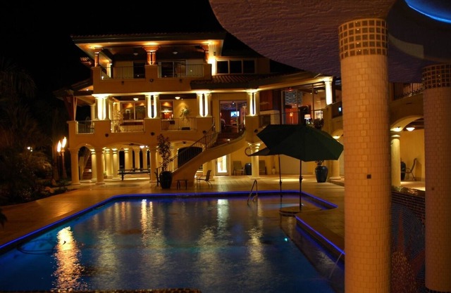 CASA PRIVADA PRIVADA EN 2 ACRES CON PLAYA DE ARENA BLANCA Y CHEF DE TIEMPO COMPLETO