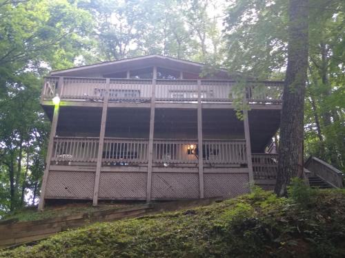 Gatlinburg Hideaway with Fireplace & Deck