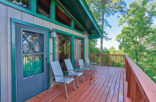 Gatlinburg*Resort*Seasonal Pool*Wifi*Pool Table*Hot Tub