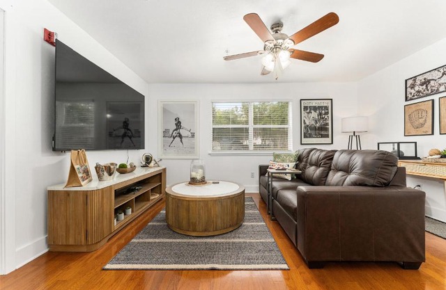 Gator Suites - Near UF, Shands & VA!