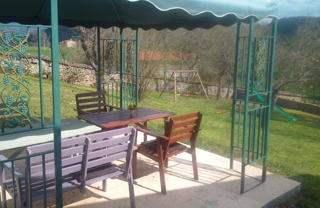GD ALOJAMIENTO EN AUVERNIA EN LA NATURALEZA CON Senderismo, BARBACOA, PETANQUE, BILLARD