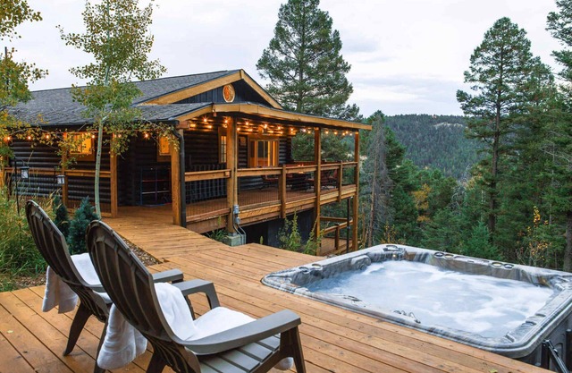 Genuine Log Cabin Retreat + Hot Tub & Covered Deck