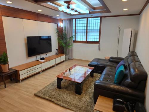 Geumosan Emotional House 50py Netflix BBQ soon