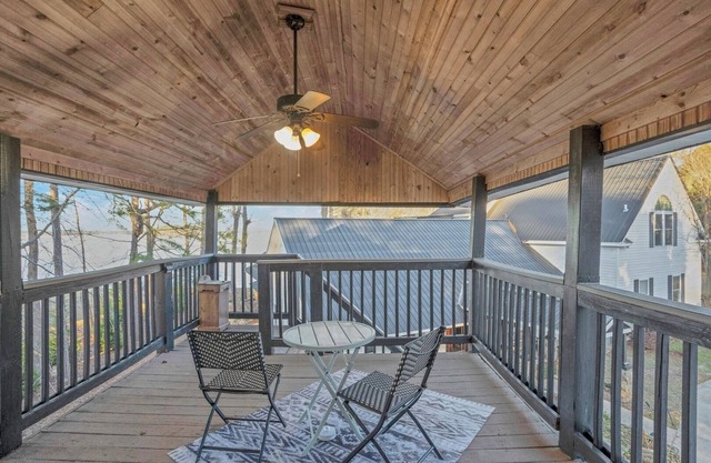 Lux Apartment with Lake Views: Privacy and Wi-Fi