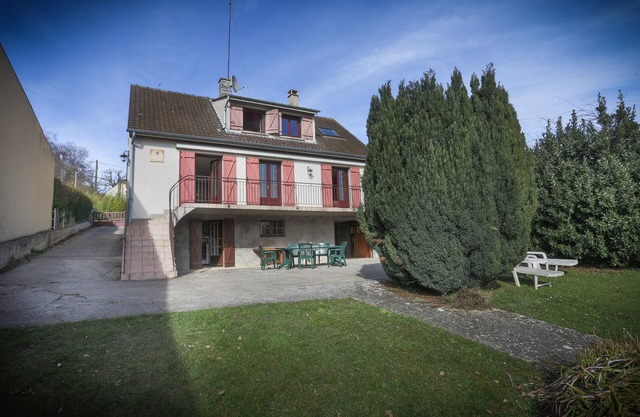 Casa rural en el país en un cruce de CHAMPAGNE