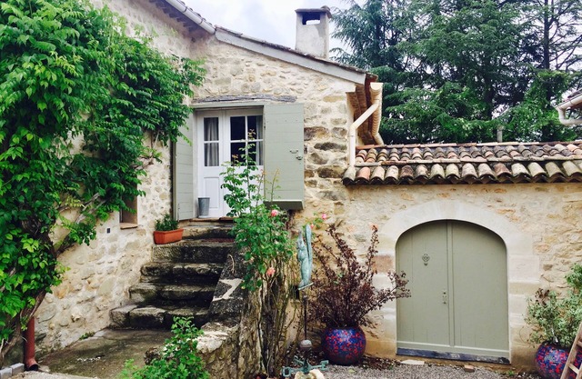 GITE COCOTTE LUBERON, NATURE AND SWIMMING POOL IN FORCALQUIER