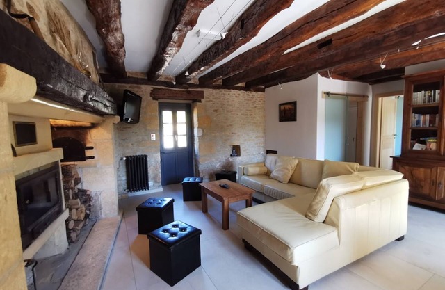 Casa rural Coly-Saint-Amand, 4 dormitorios, 8 personas