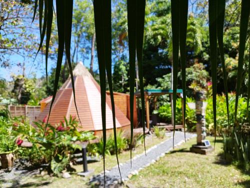 Gite du Manial Tipi bois Danse du Soleil