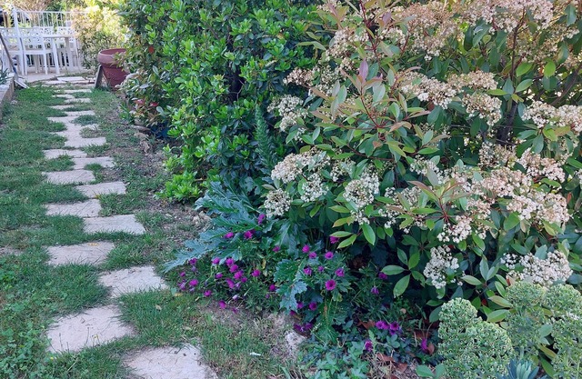 Gite for 2 to 4 people, in the medieval village of VERS Pont du Gard