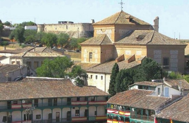 Casa Ntra. Sra. Del paraíso, en el centro.
