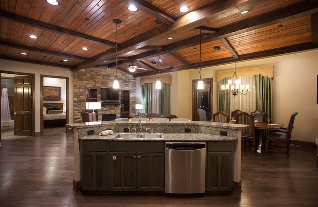 Glacier Canyon Resort con acceso gratuito a parques acuáticos y otras comodidades