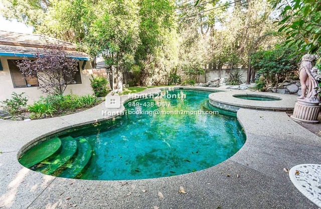 Glamour on Lorain #41181