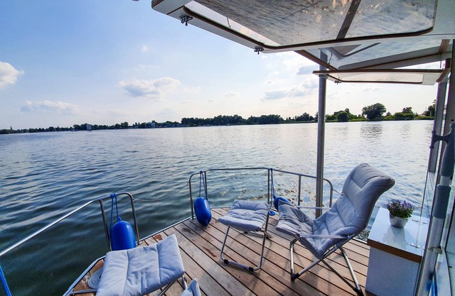 Glamping on the water - on the houseboat FIONA
