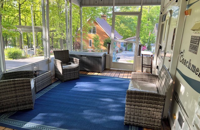 Glamping with a partial lake view, 30 minutes to Clemson University