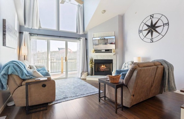 Glen Haven - Top Floor, Heated Pool, & Playground!