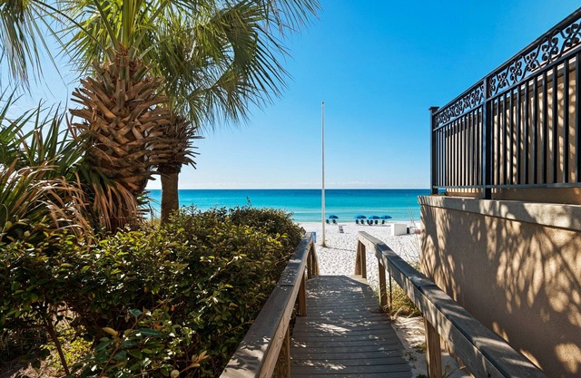 ¡¡Reservar ahora!! Va r���������pido! ¡Hermosa casa! Cuenta con cuatro hamacas en la cubierta superior con vistas del Golfo !!