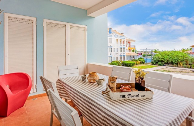 Golden 1 BDR Flat W/ Balcony & Pool by LovelyStay