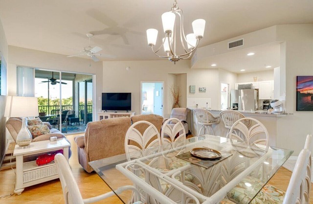 Golden Hour Getaway at Lexington CC Lake Village