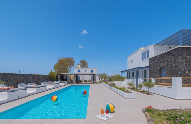 Golden Sunrise Suites - Santorini Superior Suite